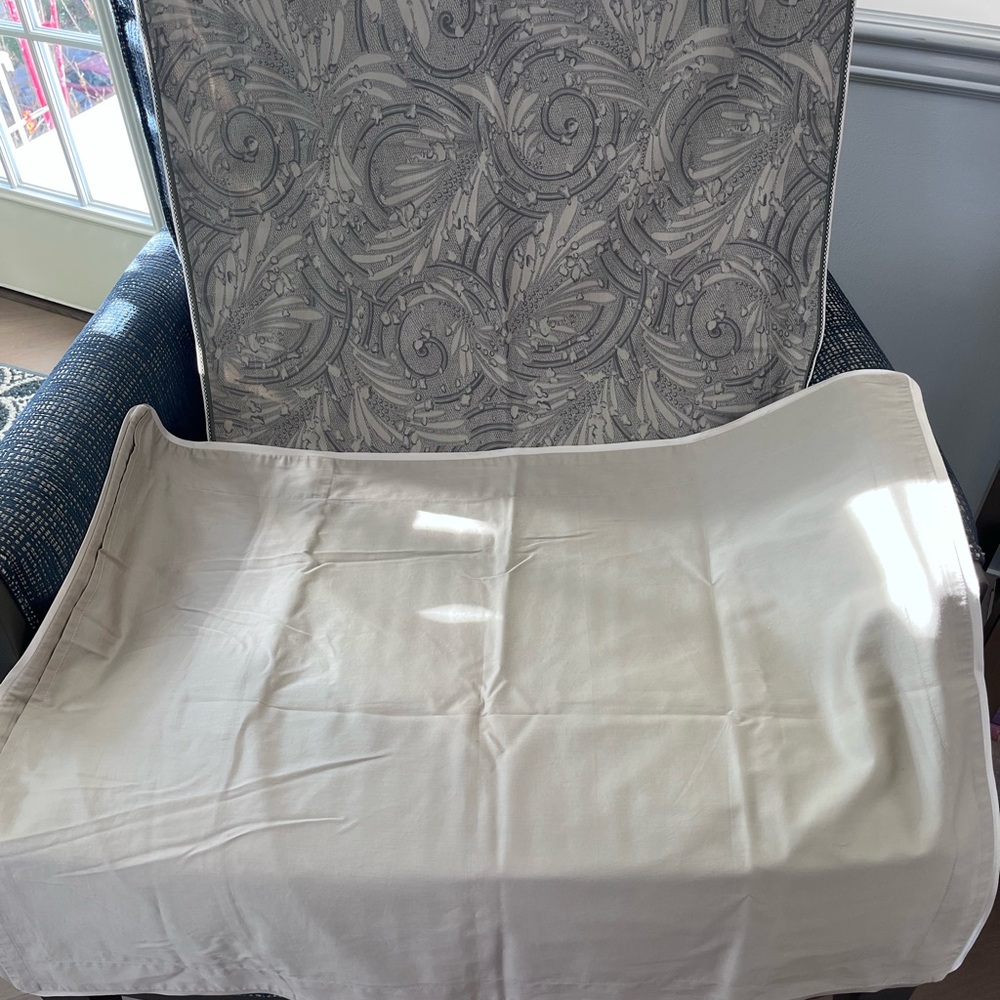 A pair of standard Yves Delorme pillow shams. - Picture 6 of 8